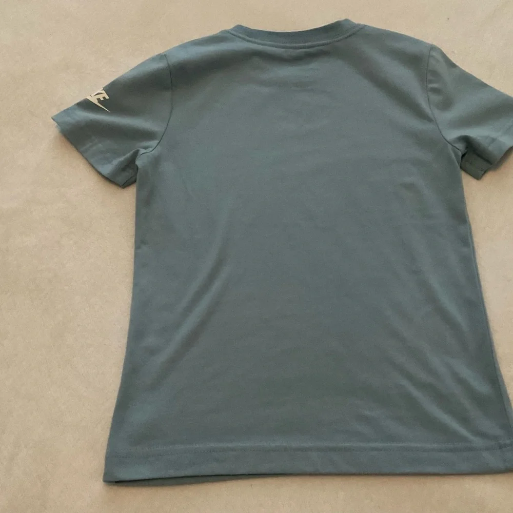 NIKE tee-shirts 5-6 years little kids - Picture 4 of 6